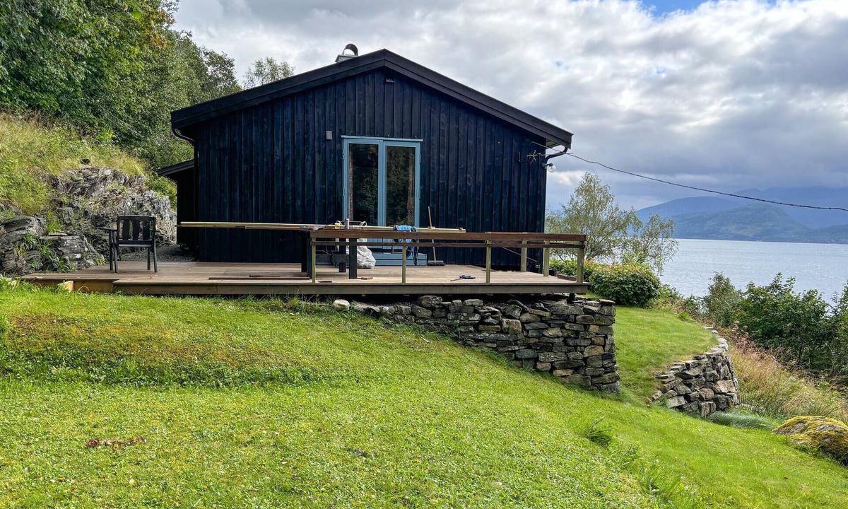 Torjulvagen House | Cozy home in Stangvik with house sea view