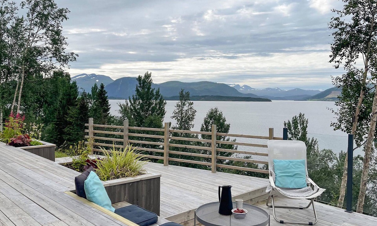 Torjulvagen House | Cozy home in Stangvik with house sea view