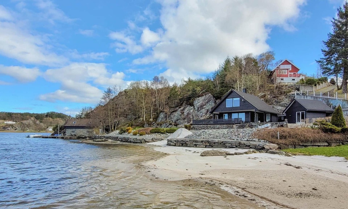 Sveio House | Cozy home in Sveio with house sea view