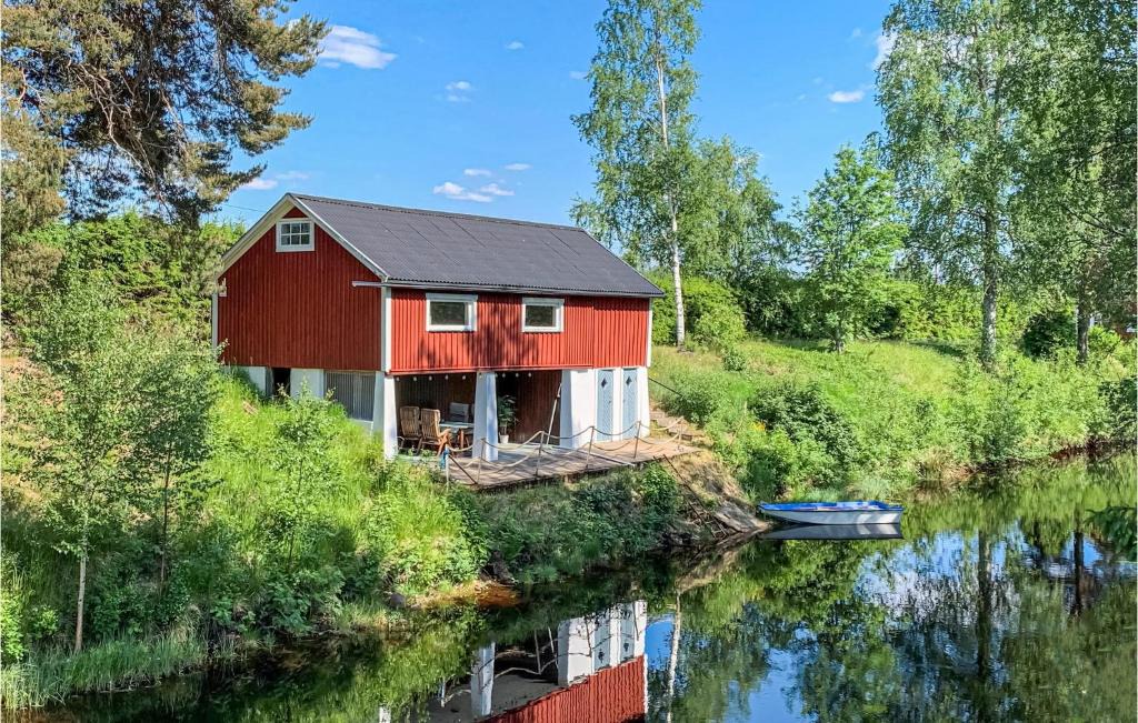 Overbyn House | Cozy Home In Torsby With House Sea View