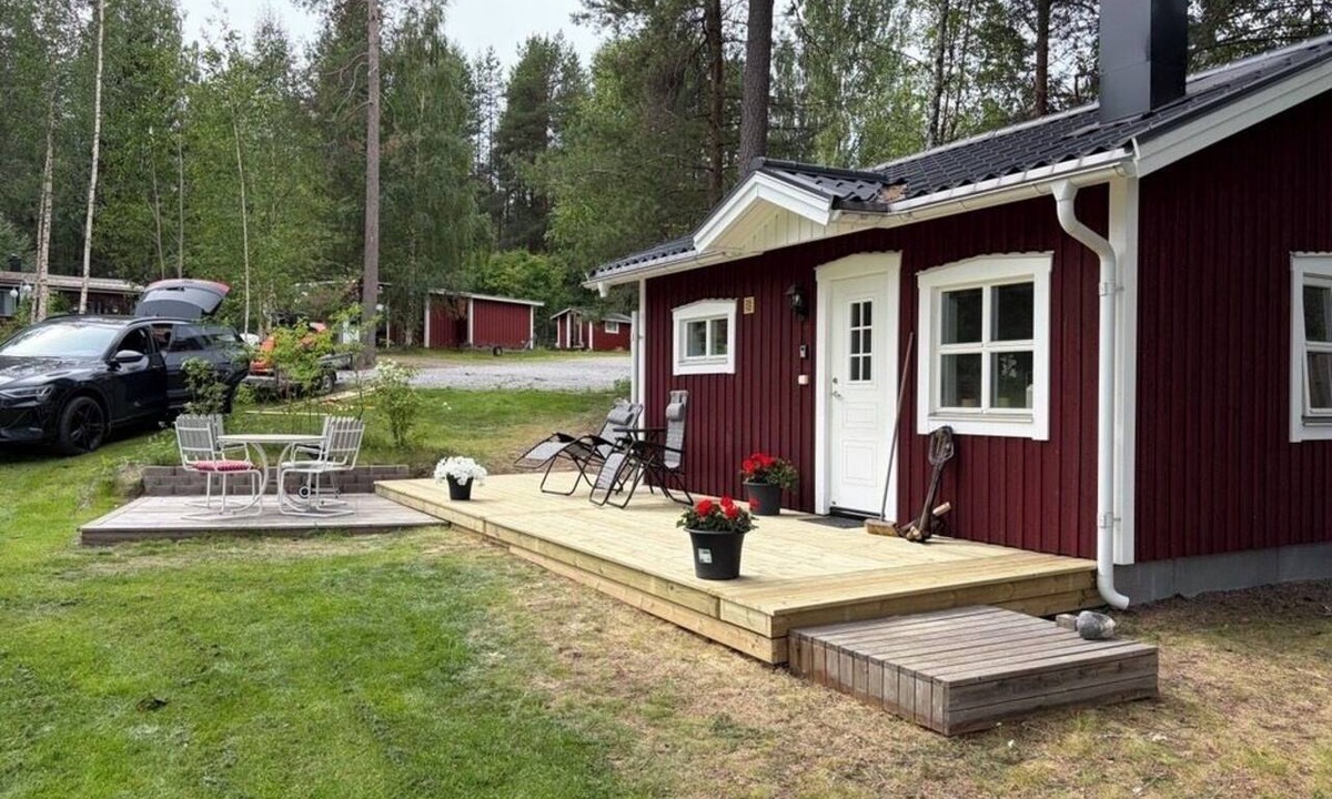 Sinksundet Cabin | Cozy little cottage in Luleå, by the lake, near the Ormberget training facility.