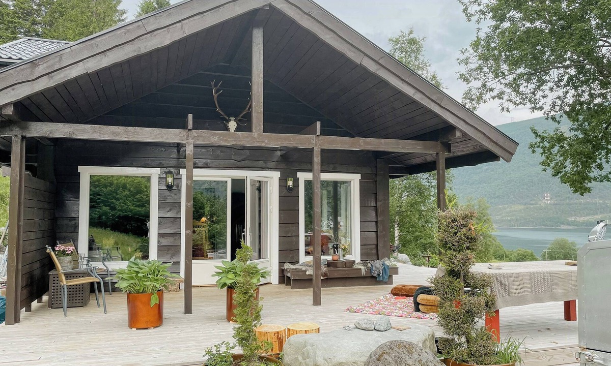 Torheim House | Cozy modern cabin in West Norway with view