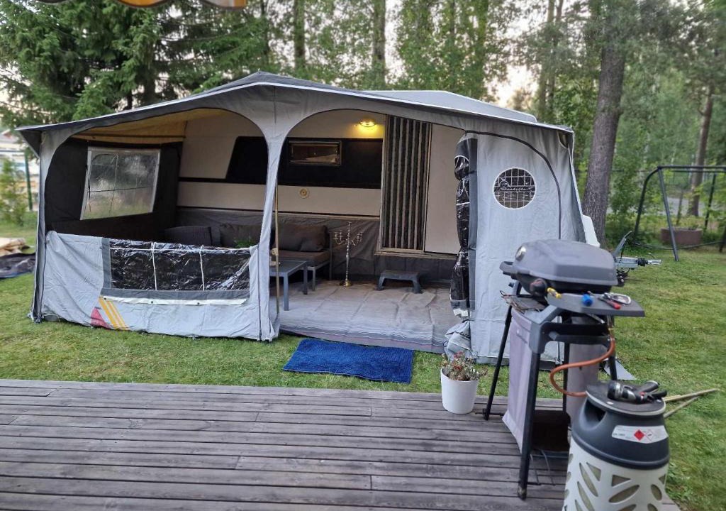 Lulea House | Cozy private caravan on our lawn