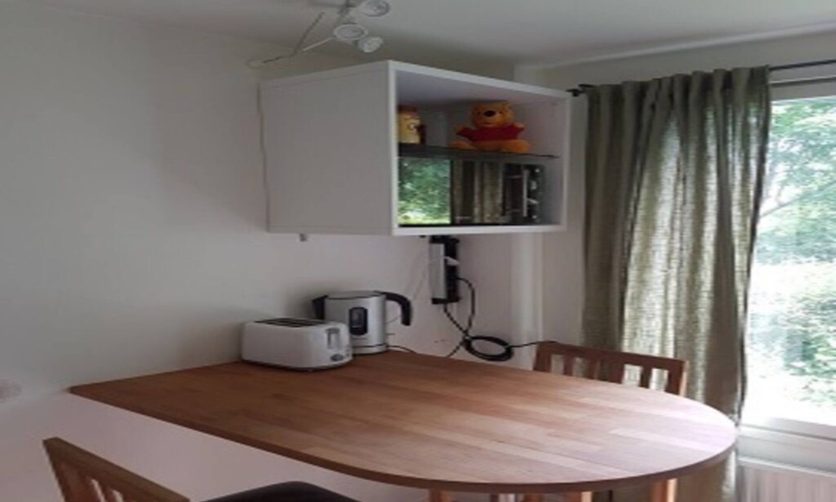 Solna Apartment | Cozy room 3min from Stockholm. Good communication. Close to Hagaparken & shopping center.