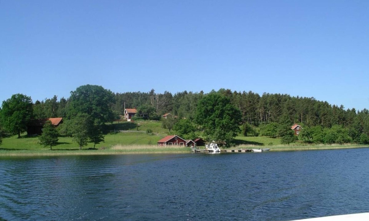 Gamleby Cottage | Cozy summer cottage on privately owned island with nature on the doorstep