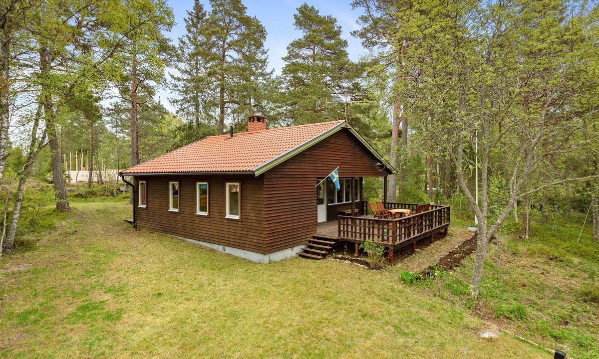 Vaddo House | Cozy vacation home in the forest - 10 min. walk from the beach