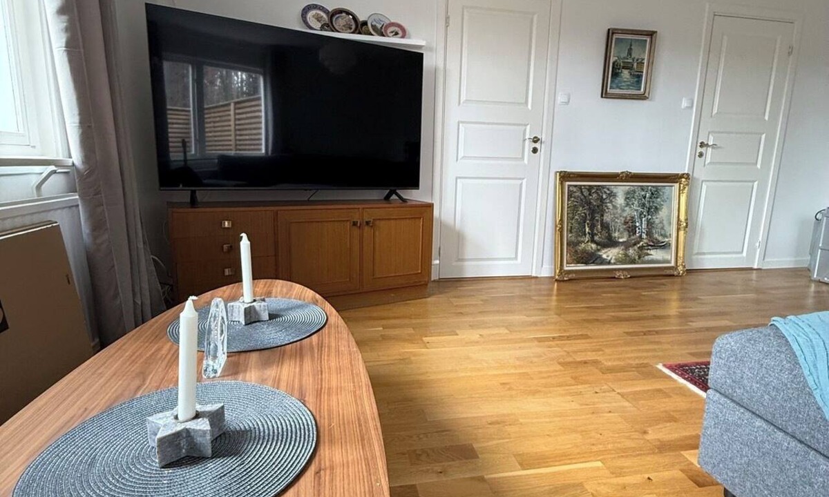 Hallstavik Cottage | Cozy villa near Hallstavik and Grisslehamn with a large patio and hot tub