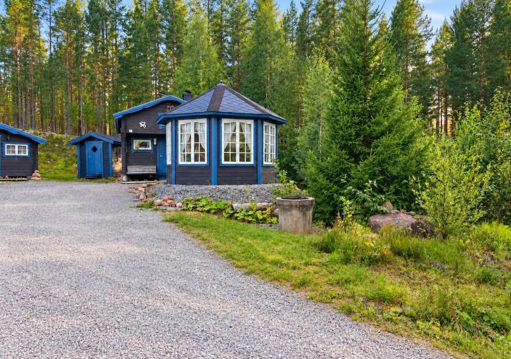 Skattungbyn House | Cozy Waterfront Cabin with Wood-Fired Sauna