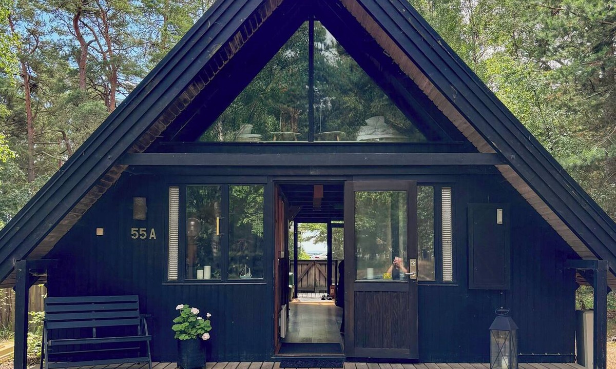Aspet House | Danish-designed cottage 50 metres from the beach