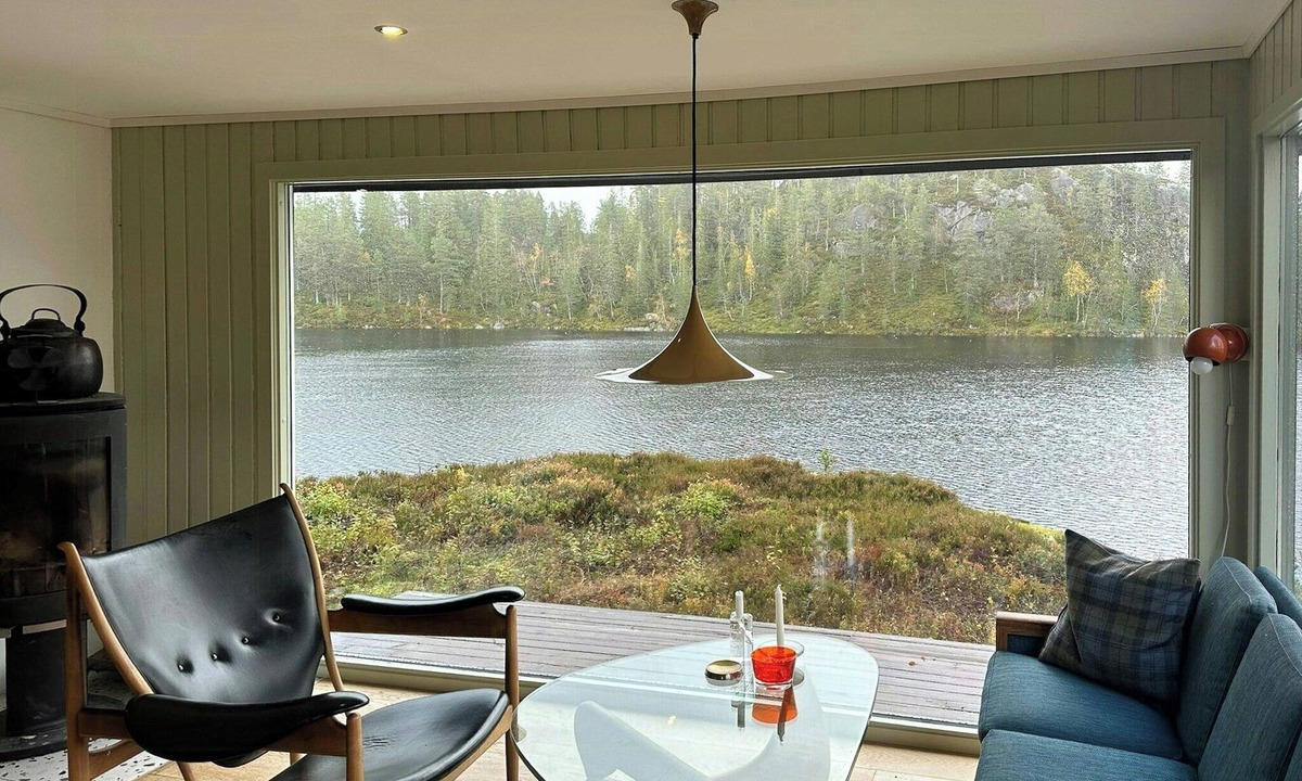 Askland House | Design cabin by mountain lake in Rukkedalen