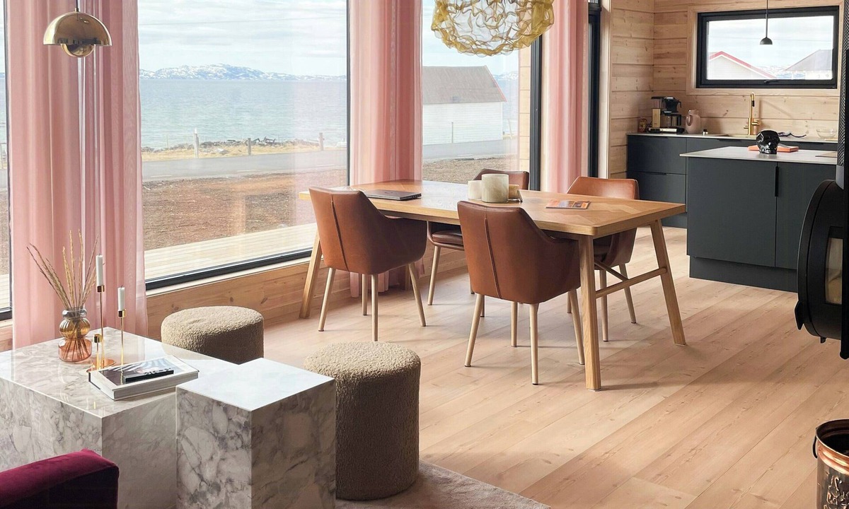 Vads House | Design cabin by the sea with Northern Lights