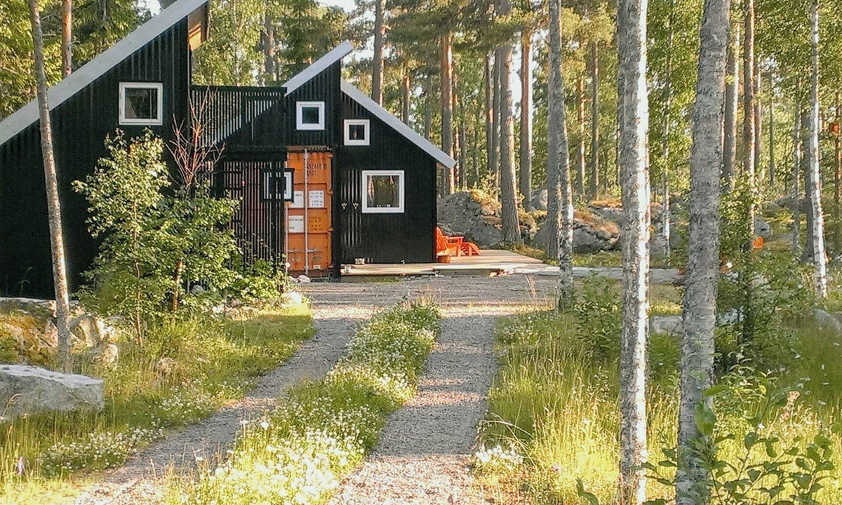 Enanger House | Designer container home by the sea in Långvind