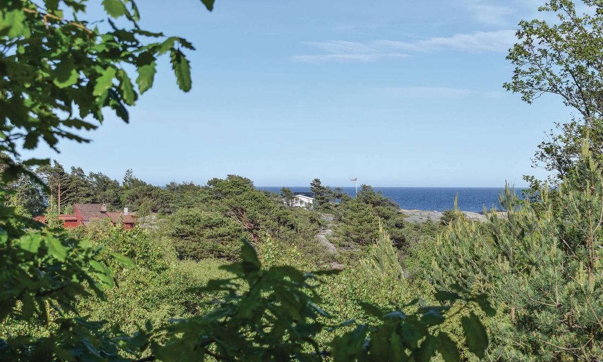 Risor House | Do you want to spend lazy summer days in a scenic environment with the sea as the nearest neighbor.