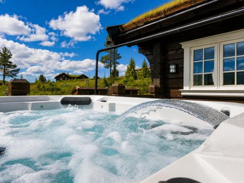 Kamben House | Dream mountain cabin with jacuzzi and views