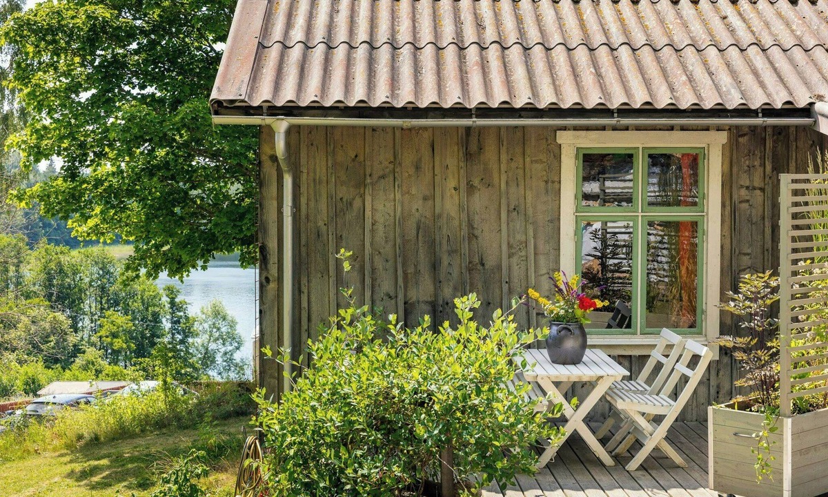 Gnesta House | Eco-friendly cottage by Lake Klämmingen