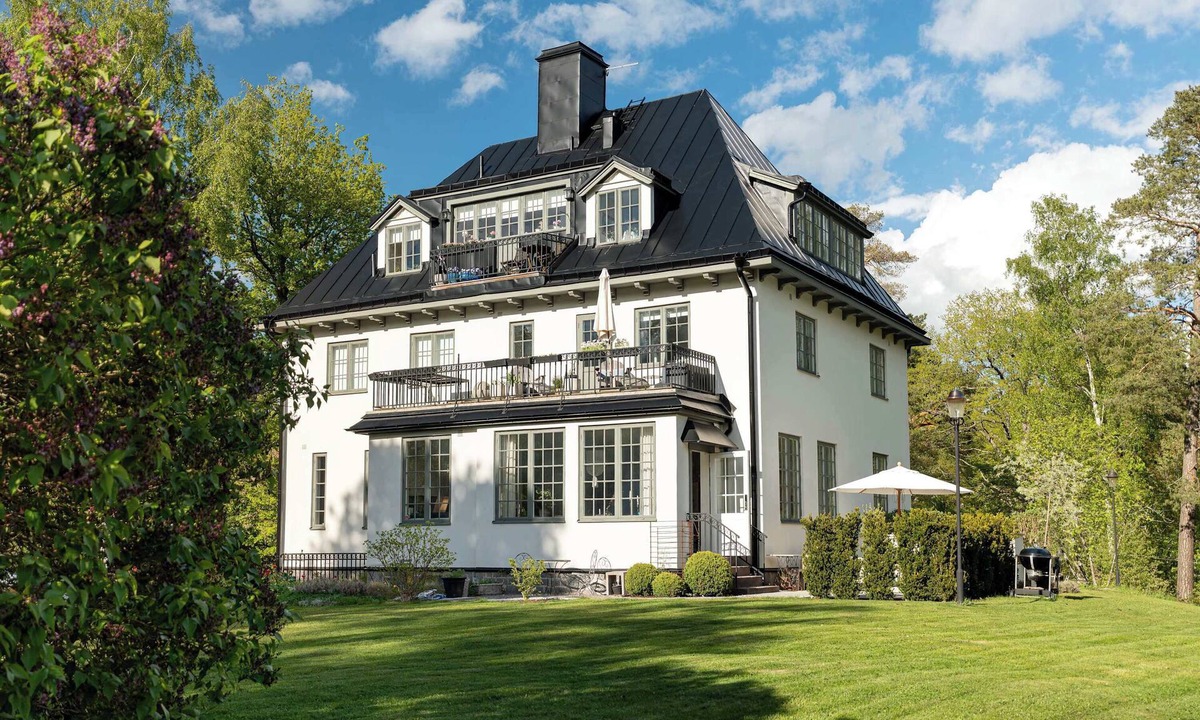 Djursholm Apartment | Elegant 1900s Villa with Garden in Djursholm
