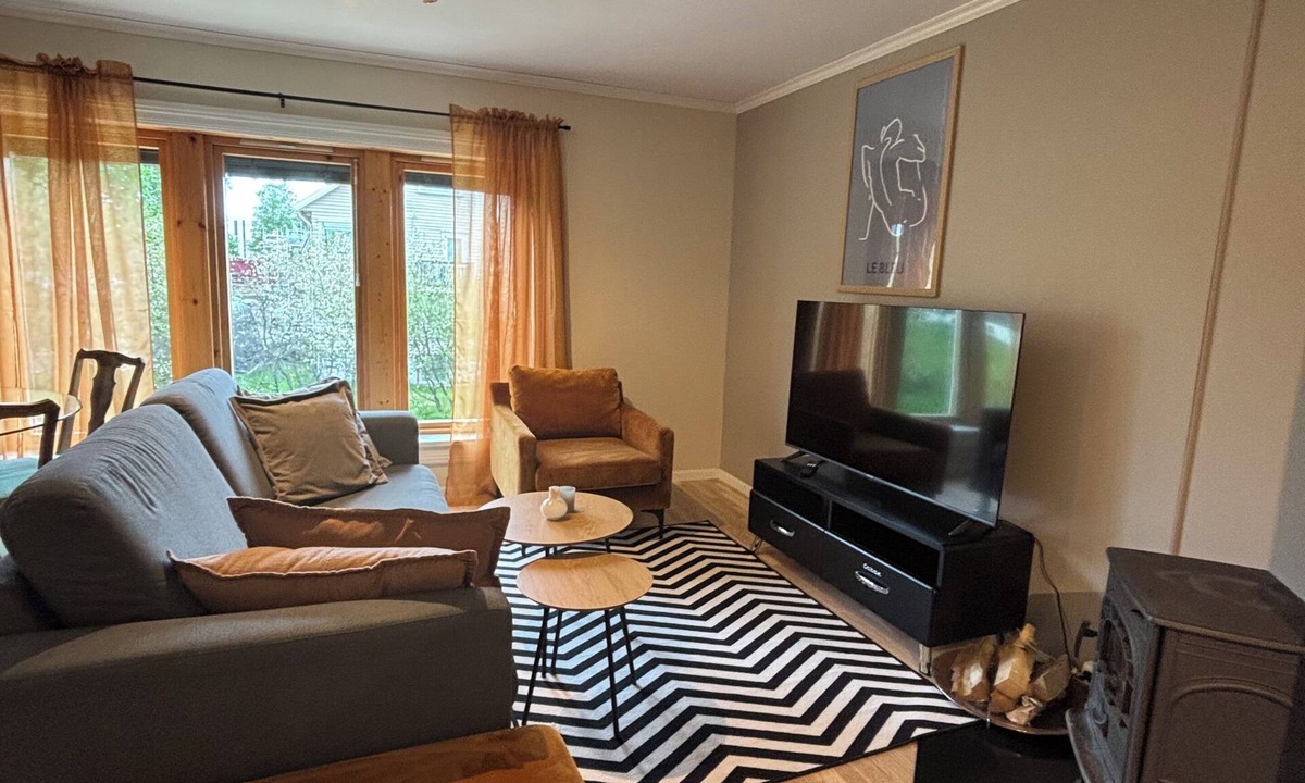 Raufoss Apartment | Elegant Apartment with 3 Bedrooms in the City Center