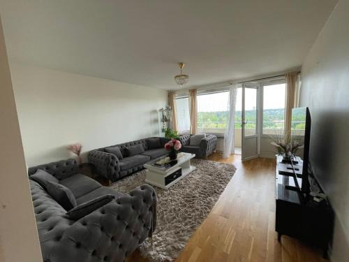 Sodertalje Apartment | Elegant Södertälje Home with Balcony Views!