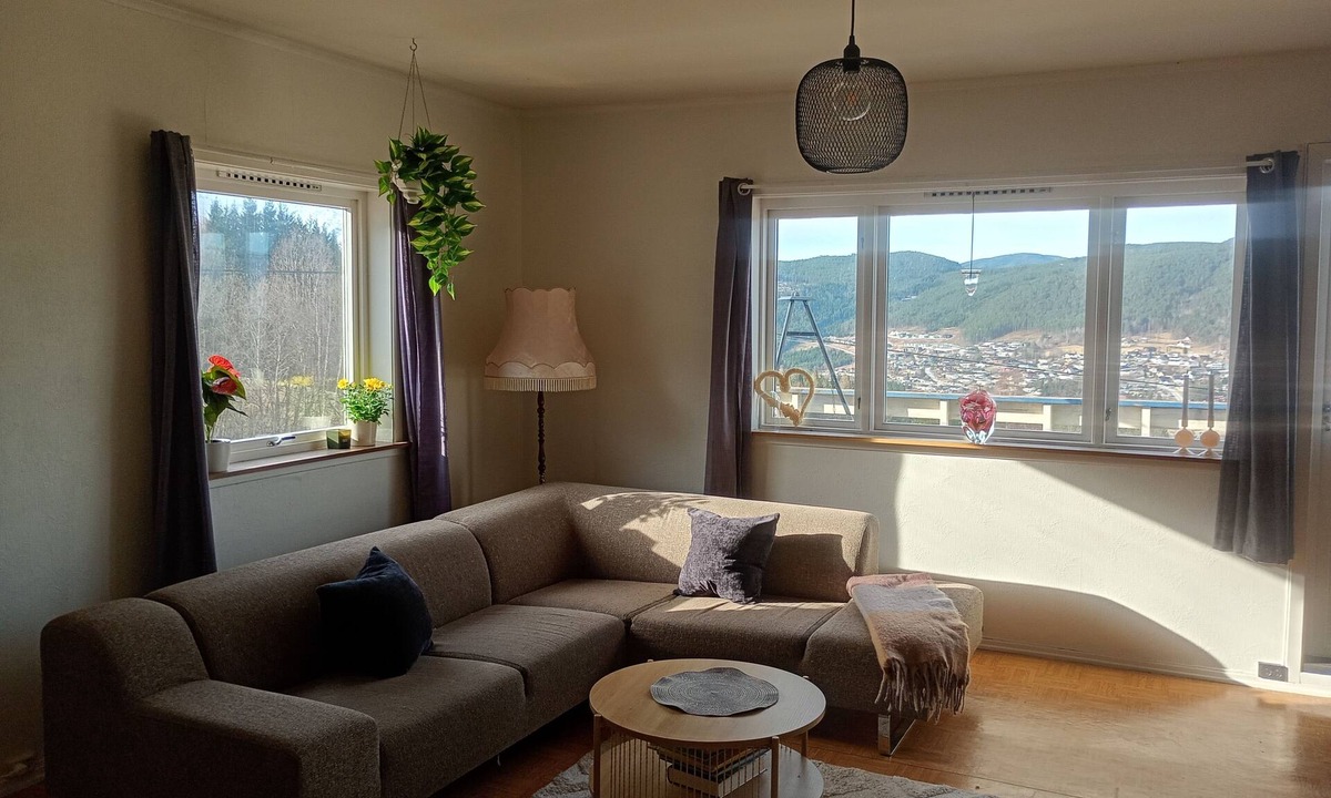 Sogndal House | English text