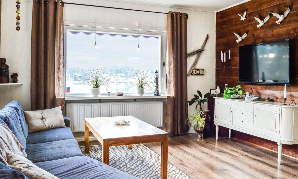 Sunda-Ramdalshojden House | Enjoy your vacation in this charming vacation home with sea views.