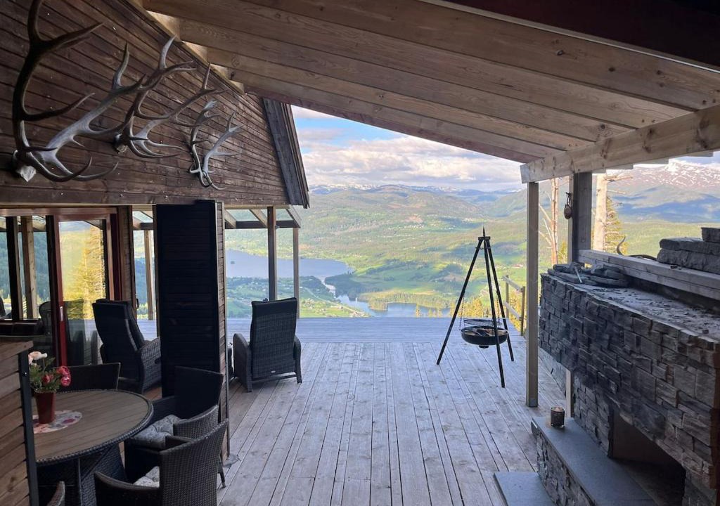 Voss House | Exclusive Cabin - Lake Views - Sauna - EV Charger