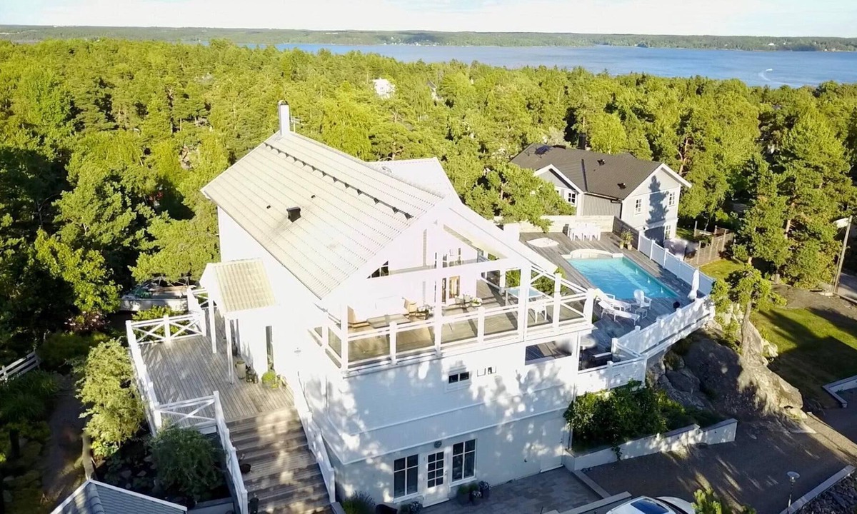 Gustavsvik House | Exclusive house with pool and sea view of Stockholm archipelago near nature and city.