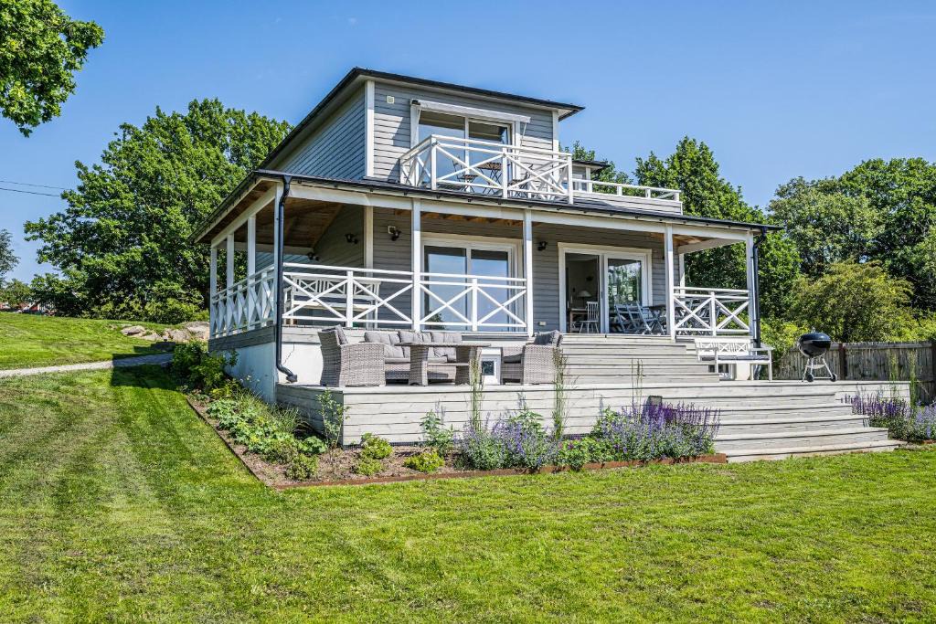 Drottningskar Villa | Exclusive tranquil villa by the sea, boat available