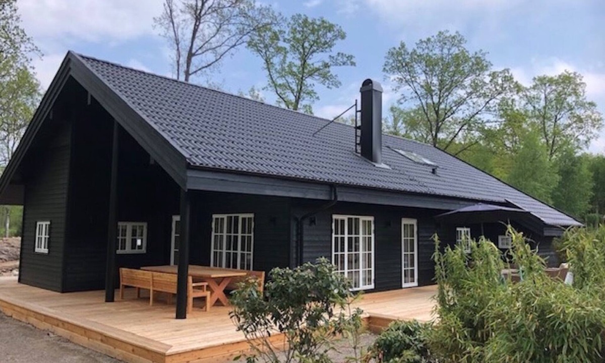Vaxtorp House | Experience Nordic Charm and Comfort in Our Luxurious Cabin. Pet friendly