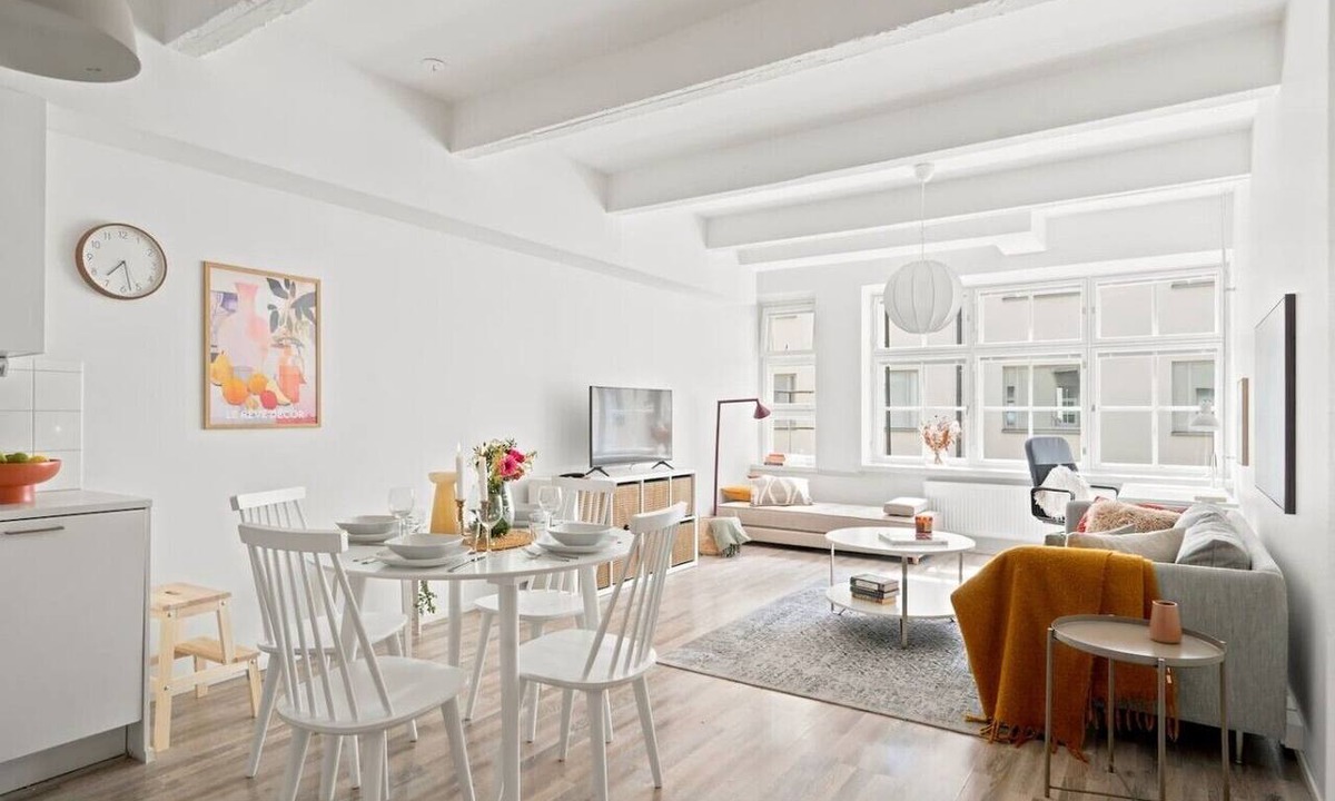 Hietalahti Apartment | Factory Loft | Historic Building | Kamppi | Bright