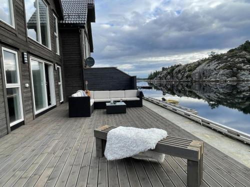 Rolvsnes House | Familierorbu på Bømlo, Family rorbu on Bømlo