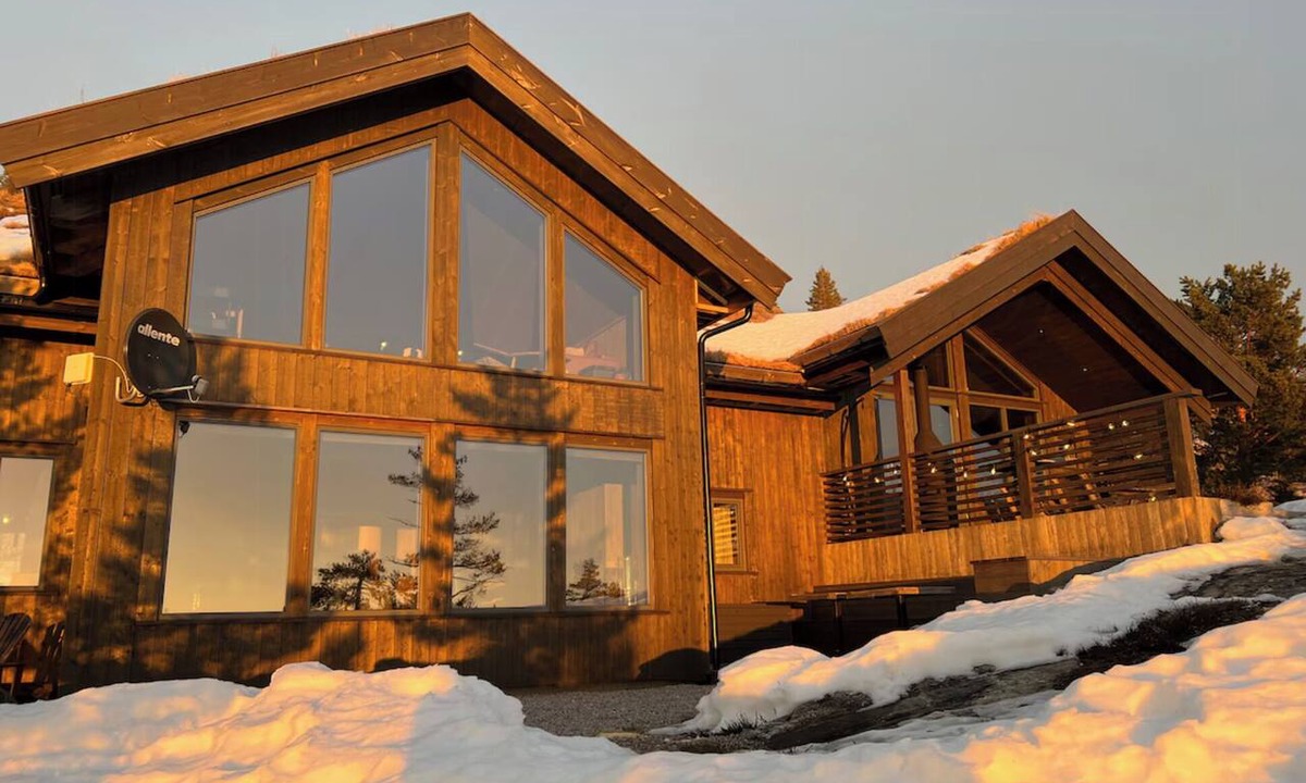 Tørdal House | Family cabin with dual kitchen in Gautefall