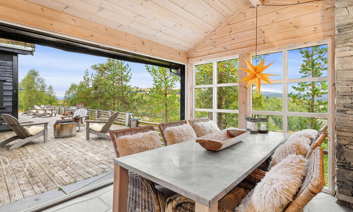 Sirdal House | Family cabin with hot tub in Hønedalen