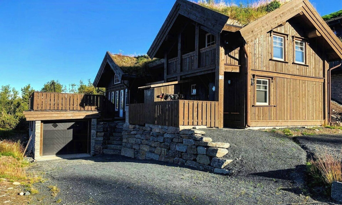 Rauland House | Family cabin with terraces and mountain views