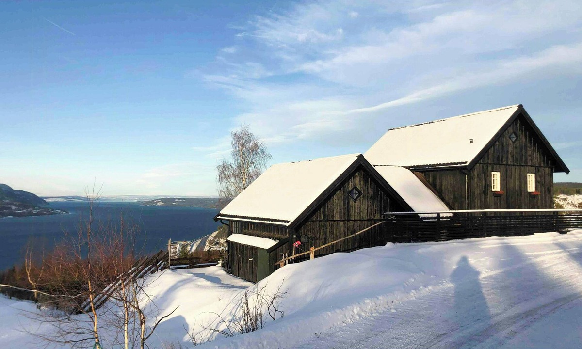 Hurdal Municipality House | Family estate with lake view near Oslo