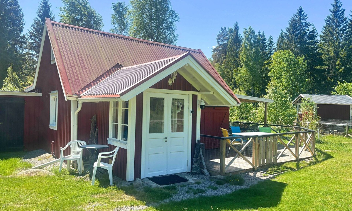 Lessebo Municipality House | Fannys Hus – Holiday Home with Panorama Sauna by the River in Småland