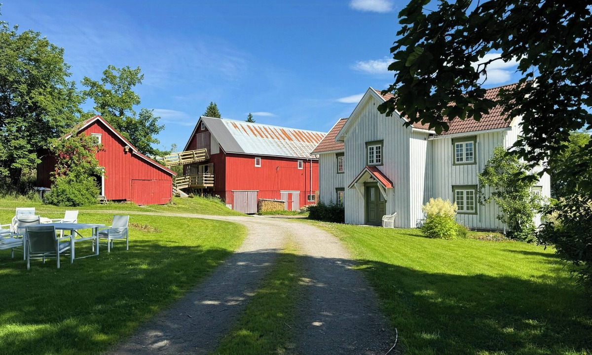 Steinkjer House | Farmhouse with wildlife close to Steinkjær