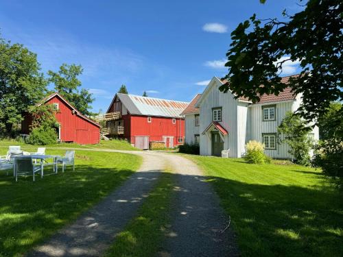 Steinkjer House | Farmhouse With Wildlife Close To Steinkjær