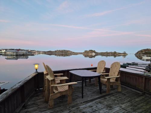 Mebø House | Ferie rett på bryggekanten i Kristiansand, Flekkerøy, Båtutleie