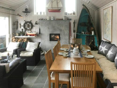 Bomlo House | Fishermen's Cabin With Sea View