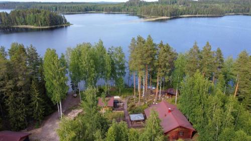 Lotjola Villa | Fishing Cottage Villa Joutsen on the lake Saimaa with Jacuzzi