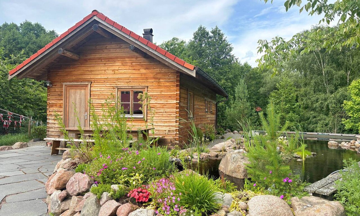 Ydre Municipality House | Fjällstugan – Lakeside Holiday Home with Sauna, Natural Pool & Boat in Ydre, Öst