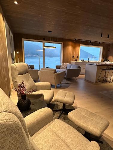 Kvaloya Villa | Fjord View Cabin, Aurora, 30 min Airport