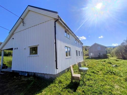 Sorfold Apartment | Fjord-view traditional Nordic stay in Sørfold