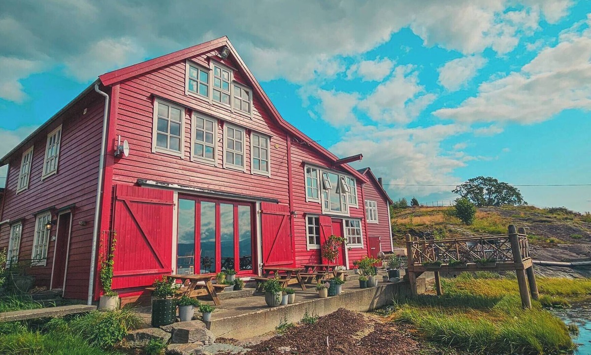 Strandebarm House | Fjordside Boathouse Hardanger