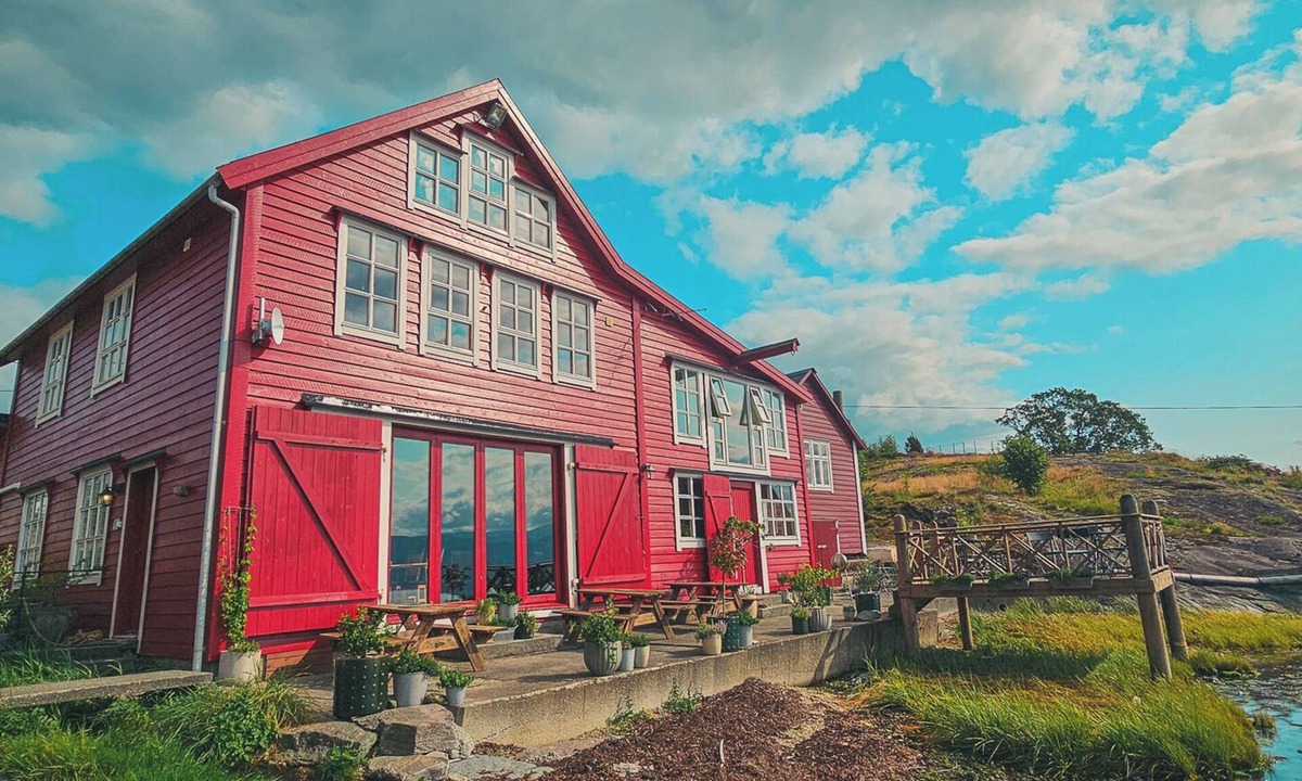 Strandebarm House | Fjordside Boathouse Hardanger