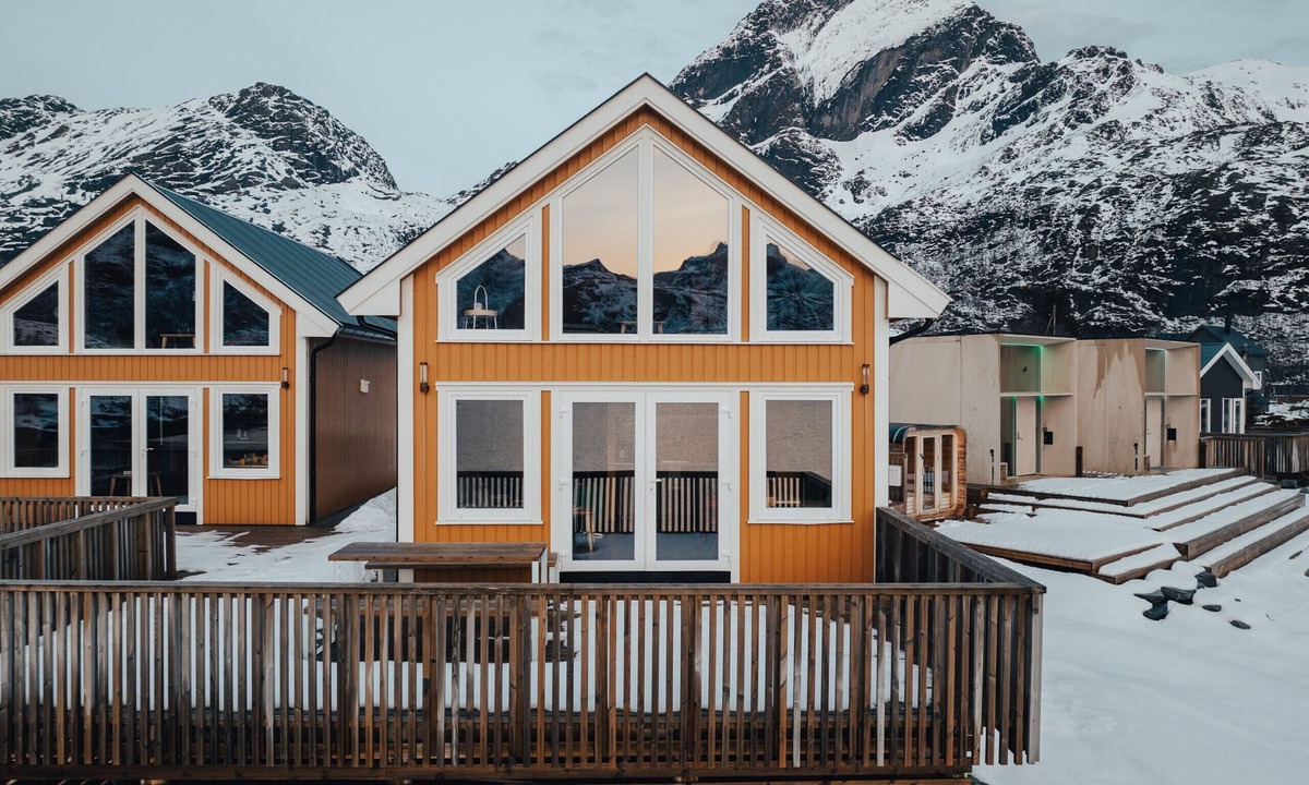 Flakstad Cottage | Fjordview Ryten 2 Retreat