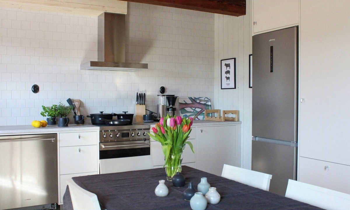 Burgsvik Apartment | Flat in renovated stone barn in Hamra near the sea