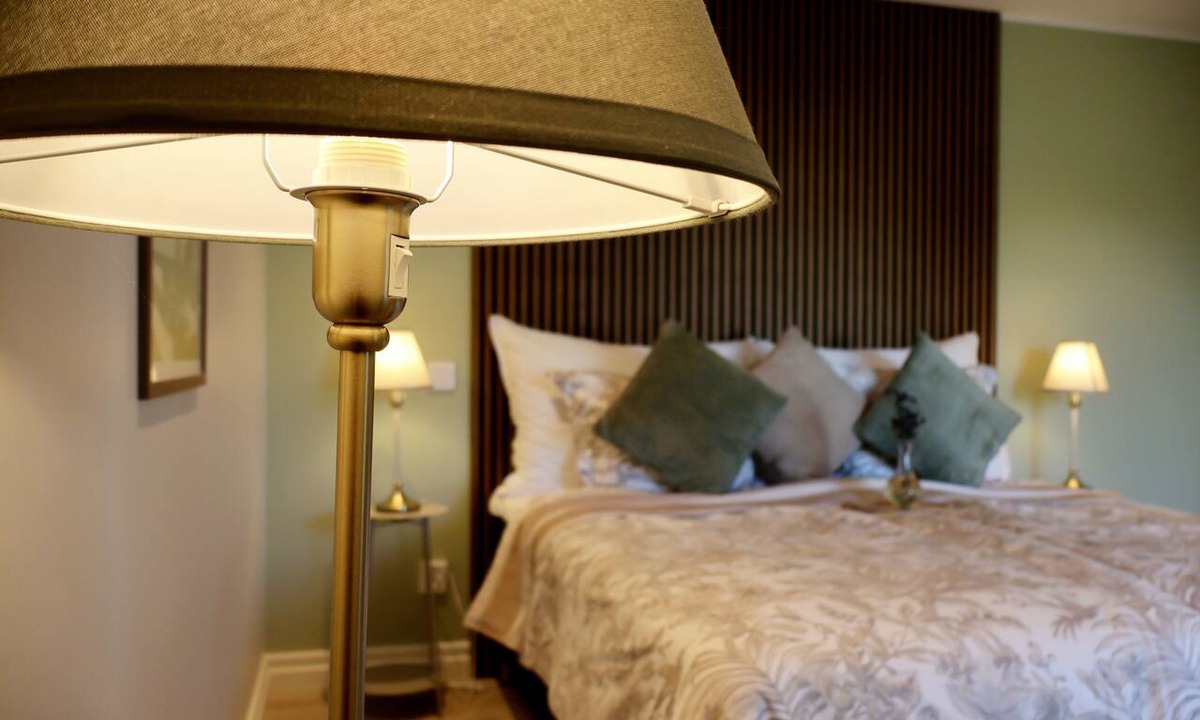 Alstad Bed & Breakfast | Fontänens Bed & Breakfast