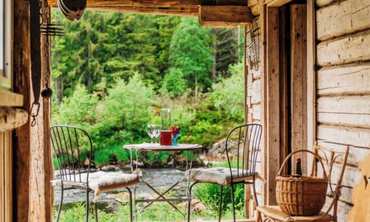 Lardal Municipality House | Forest cabin by the river