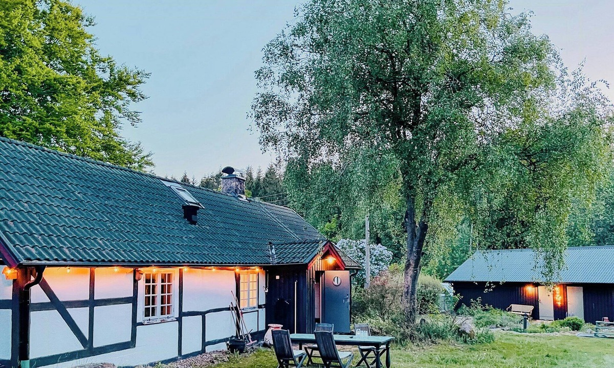 Andrarum House | Framed structure with annexes in Österlen